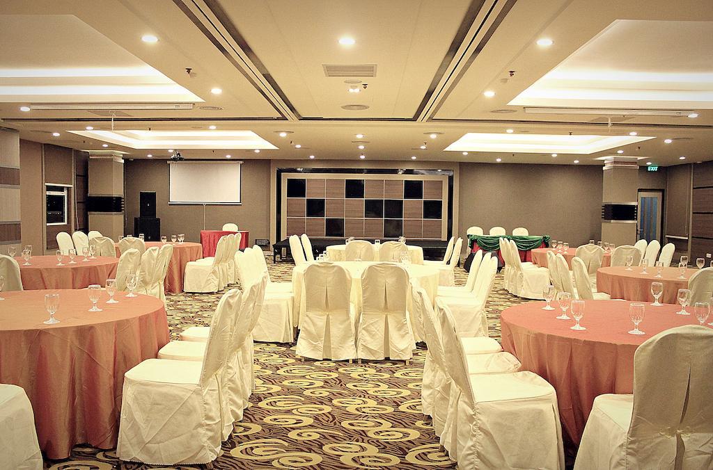 Biz Batam Hotel 3*